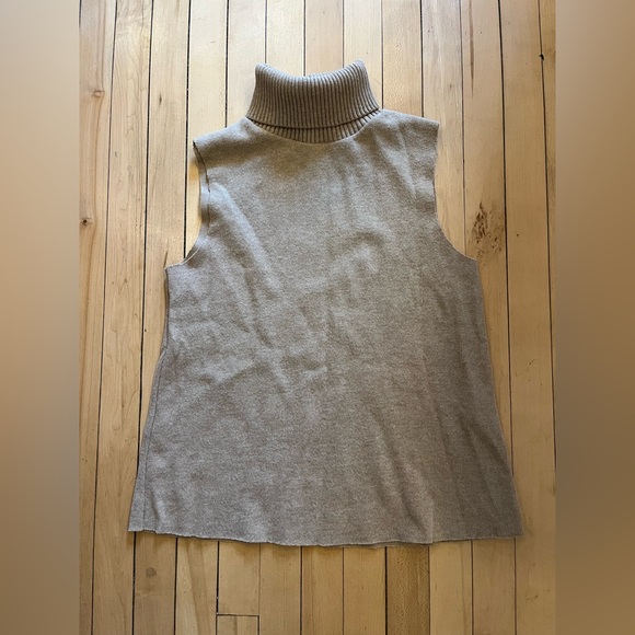S - Zara turtleneck vest - Picture 1 of 2